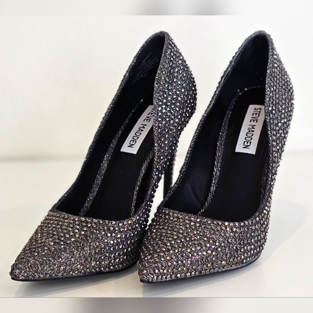NWOT Steve Madden Proper Sequin Studded Gunmetal Silver Heel Size 6.5